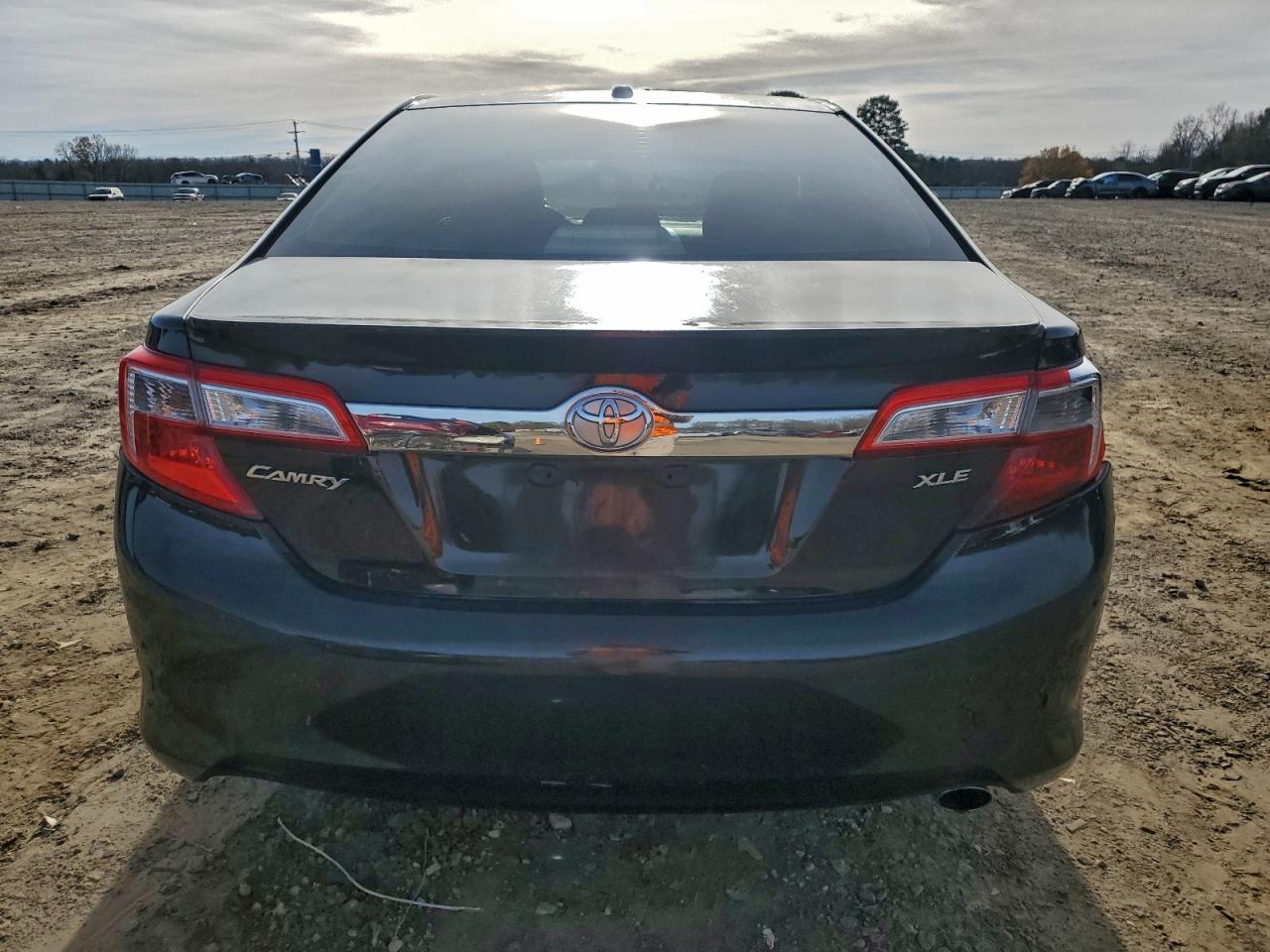 2012 TOYOTA CAMRY XLE photo 6