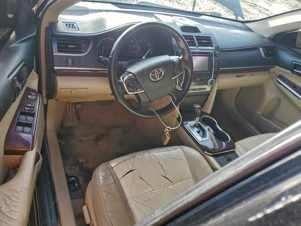 2012 TOYOTA CAMRY XLE photo 8