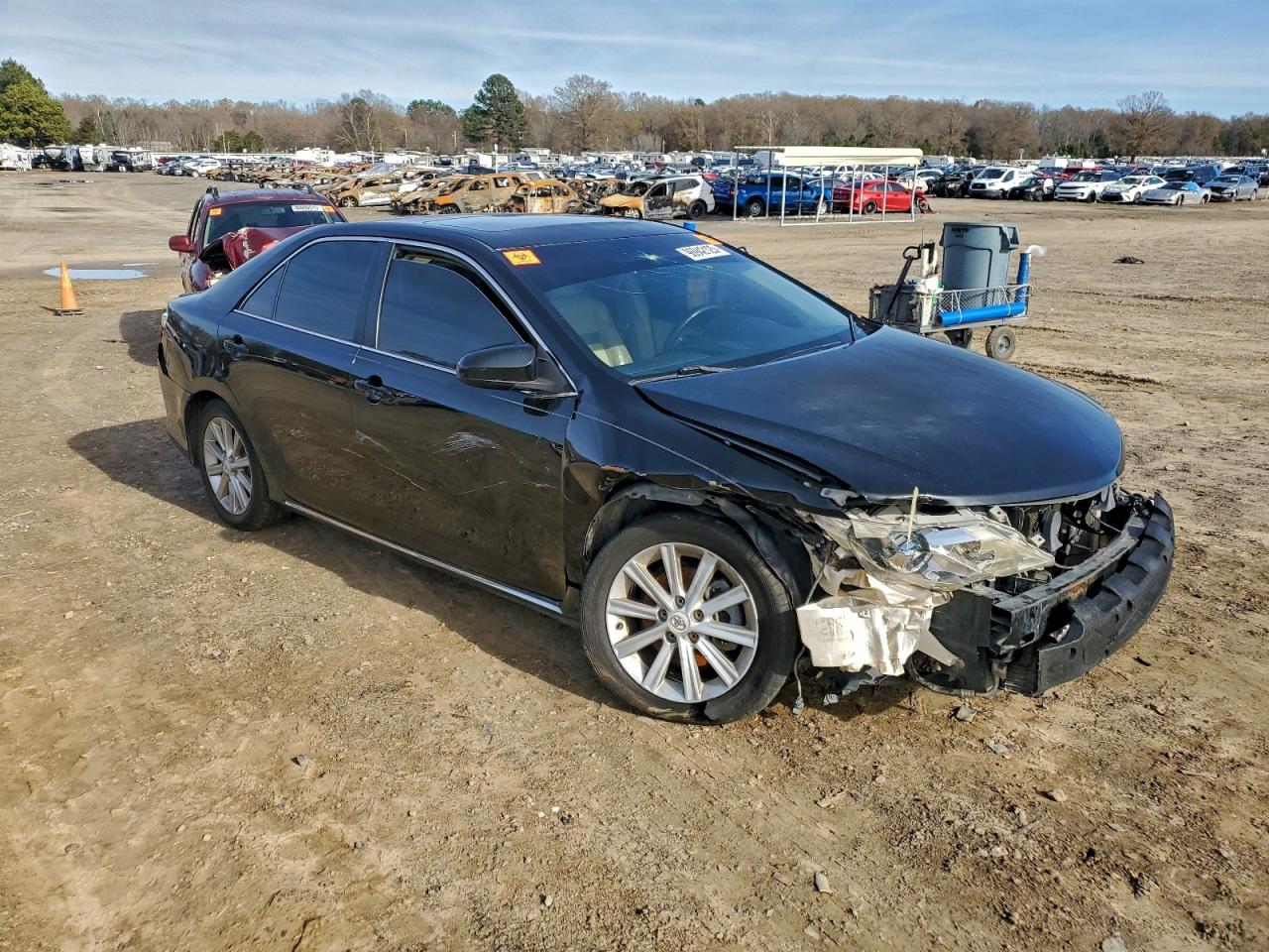 2012 TOYOTA CAMRY XLE photo 4