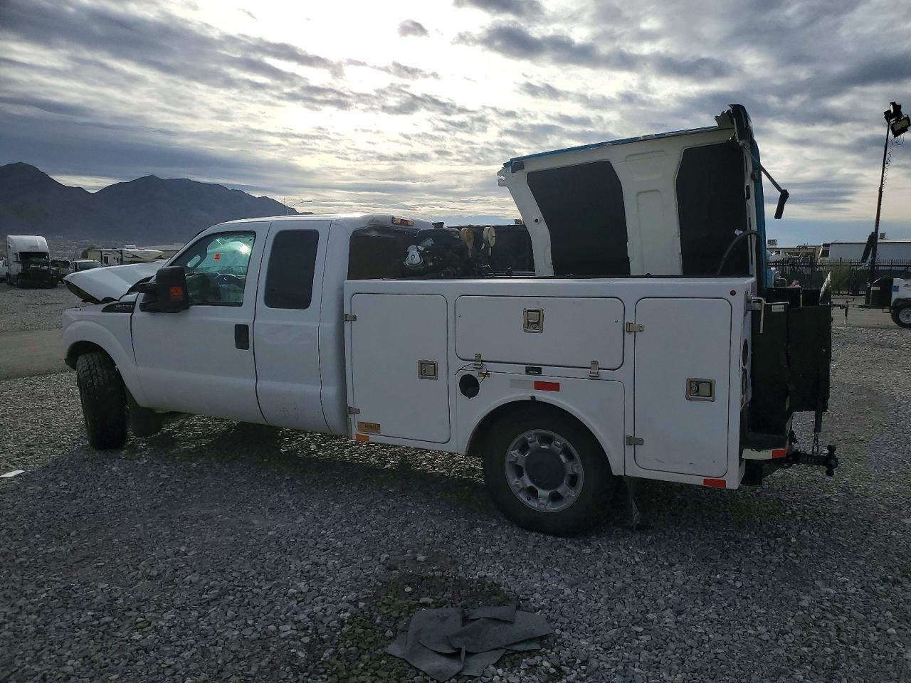 2012 FORD F250 SUPER DUTY UTILITY / SERVICE TRUCK photo 2