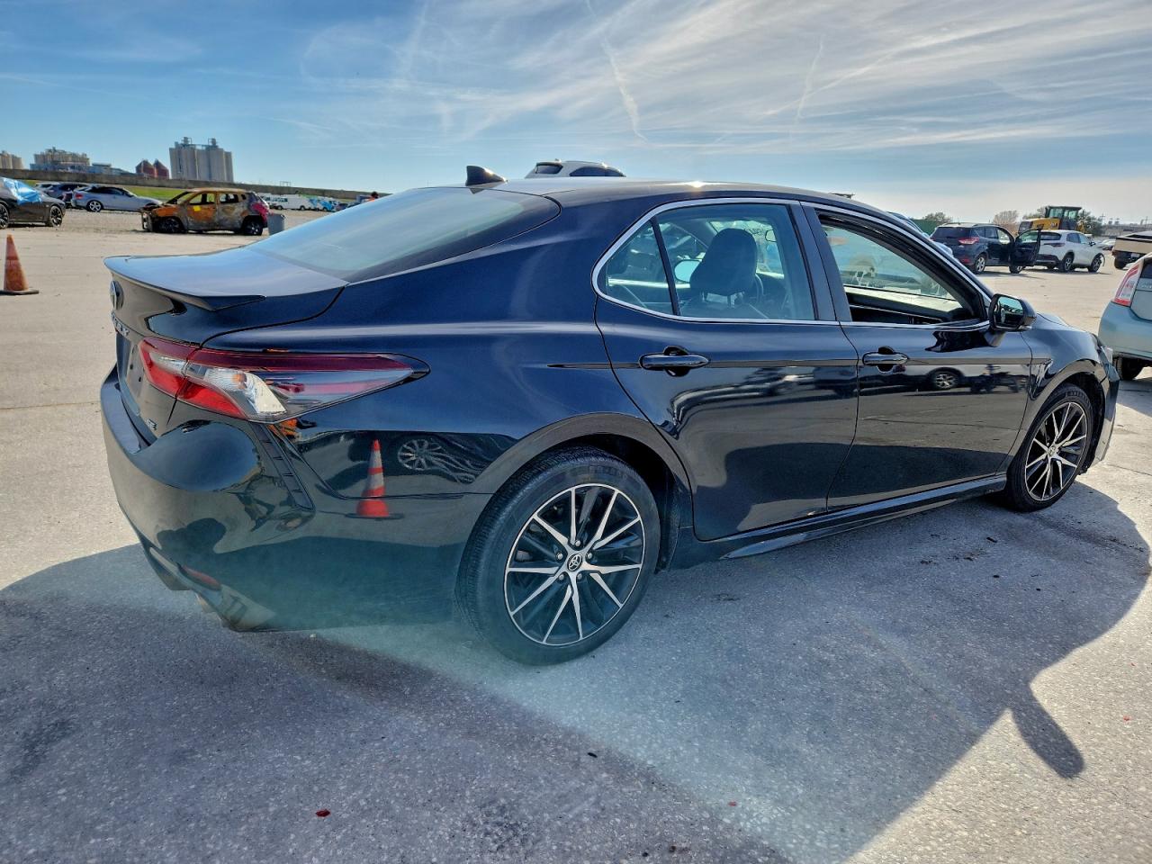 2023 TOYOTA CAMRY SE NIGHT SHADE photo 3
