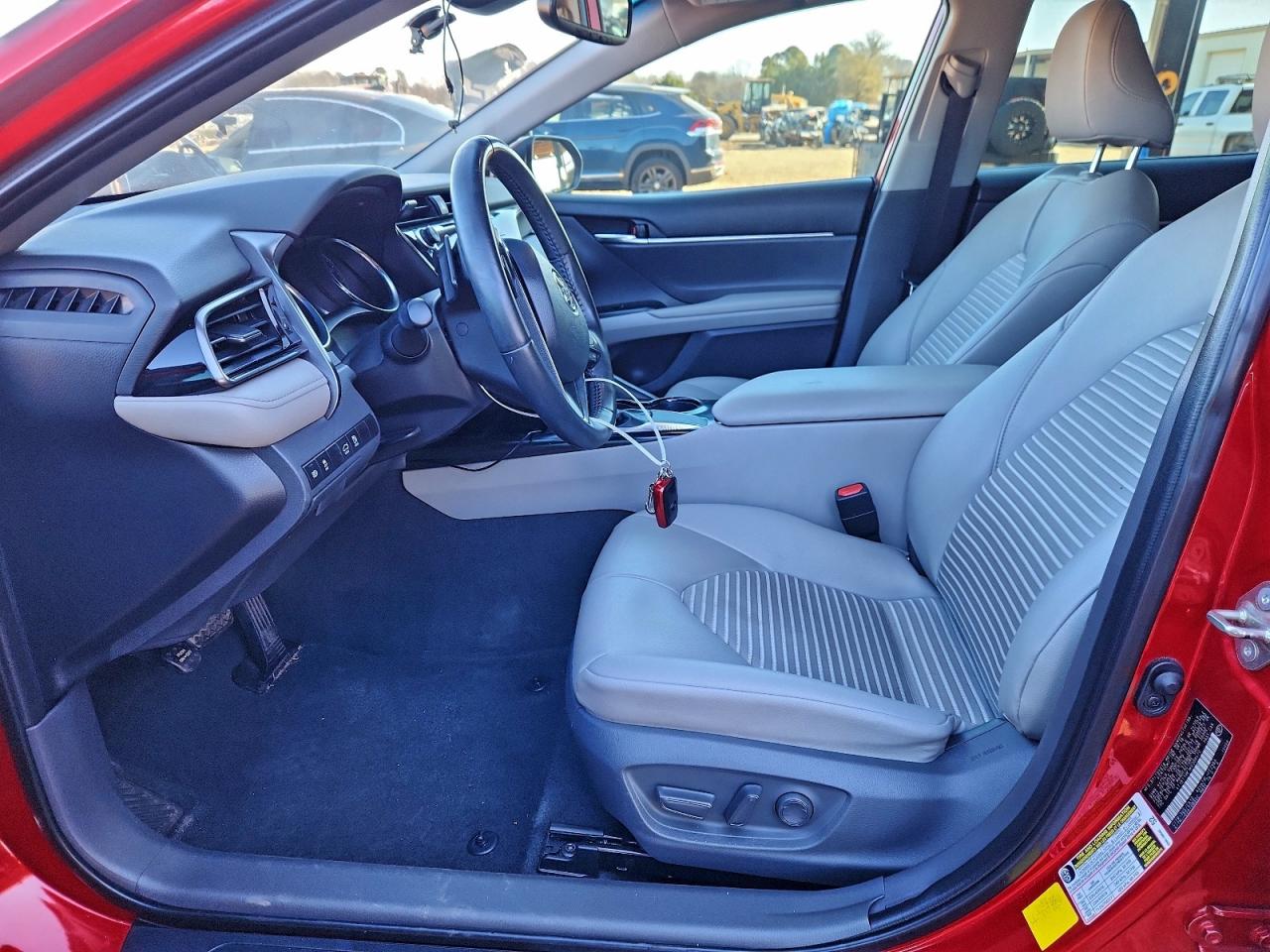 2019 TOYOTA CAMRY L photo 13