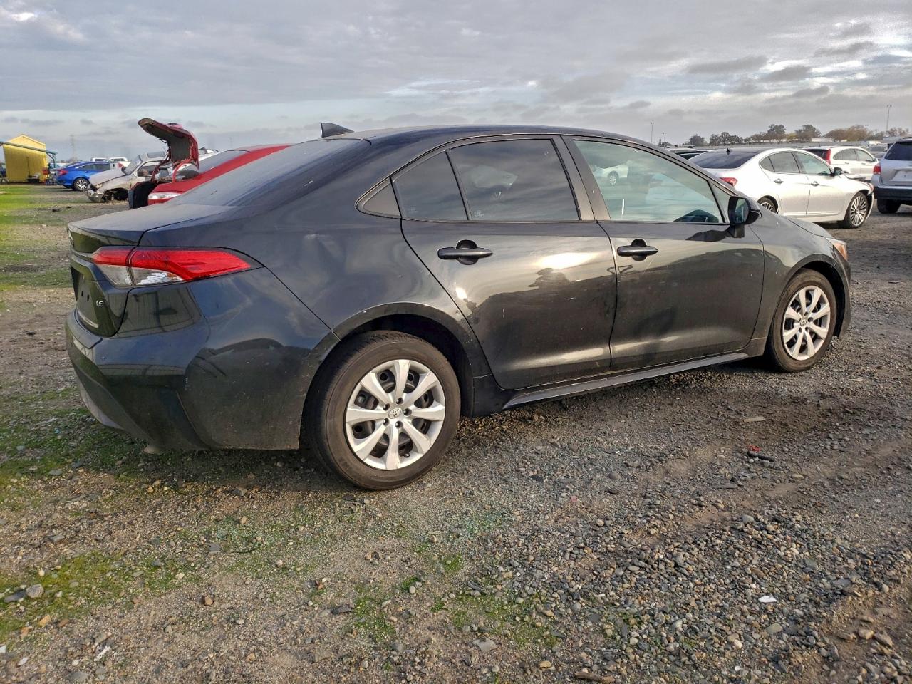 2021 TOYOTA COROLLA LE photo 3