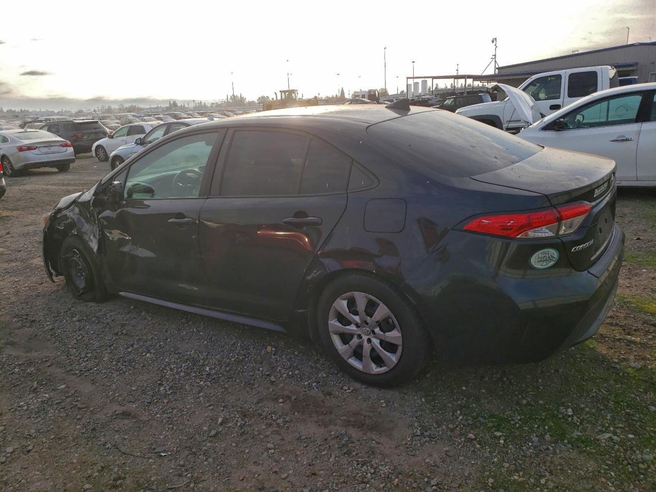 2021 TOYOTA COROLLA LE photo 2