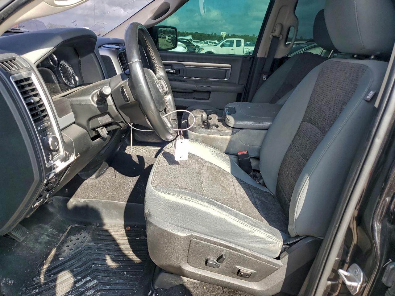 2017 RAM 1500 SLT photo 19