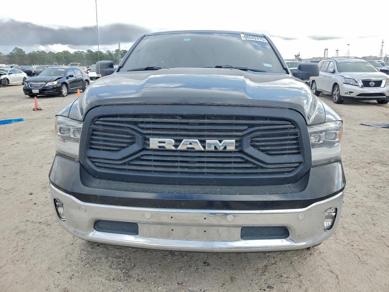 2017 RAM 1500 SLT photo 13