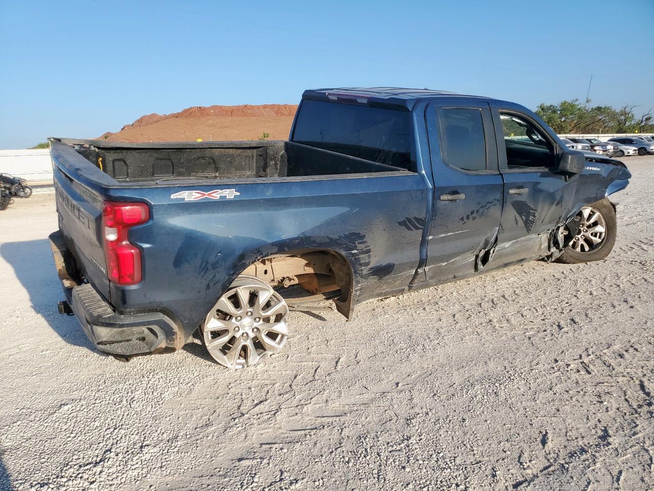 2020 CHEVROLET SILVERADO K1500 CUSTOM photo 3