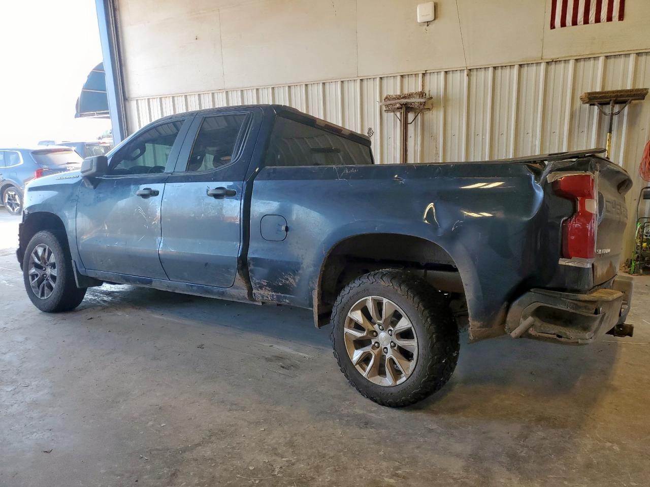 2020 CHEVROLET SILVERADO K1500 CUSTOM photo 2