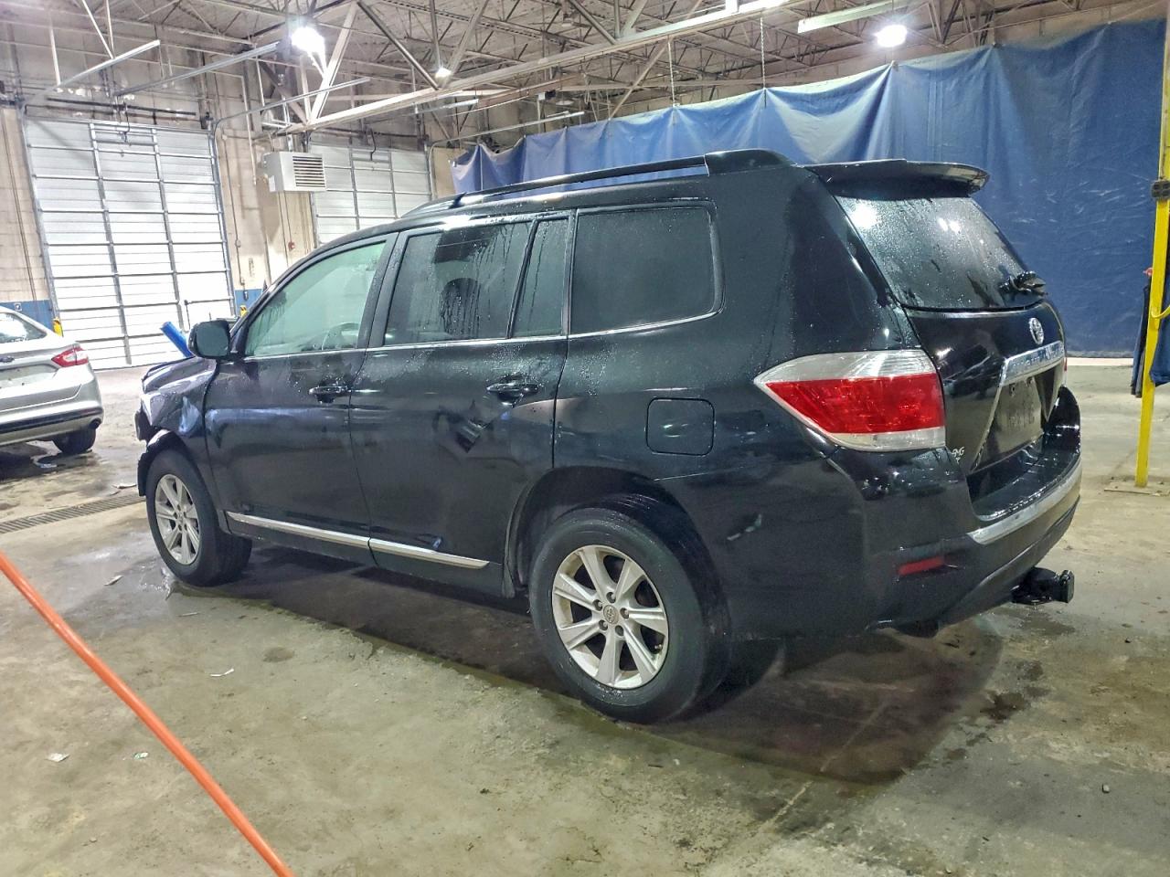 2012 TOYOTA HIGHLANDER BASE photo 2