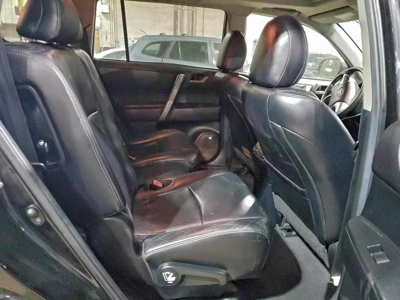 2012 TOYOTA HIGHLANDER BASE photo 11
