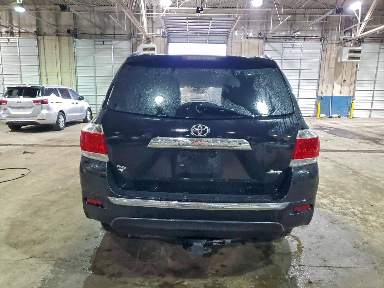 2012 TOYOTA HIGHLANDER BASE photo 6