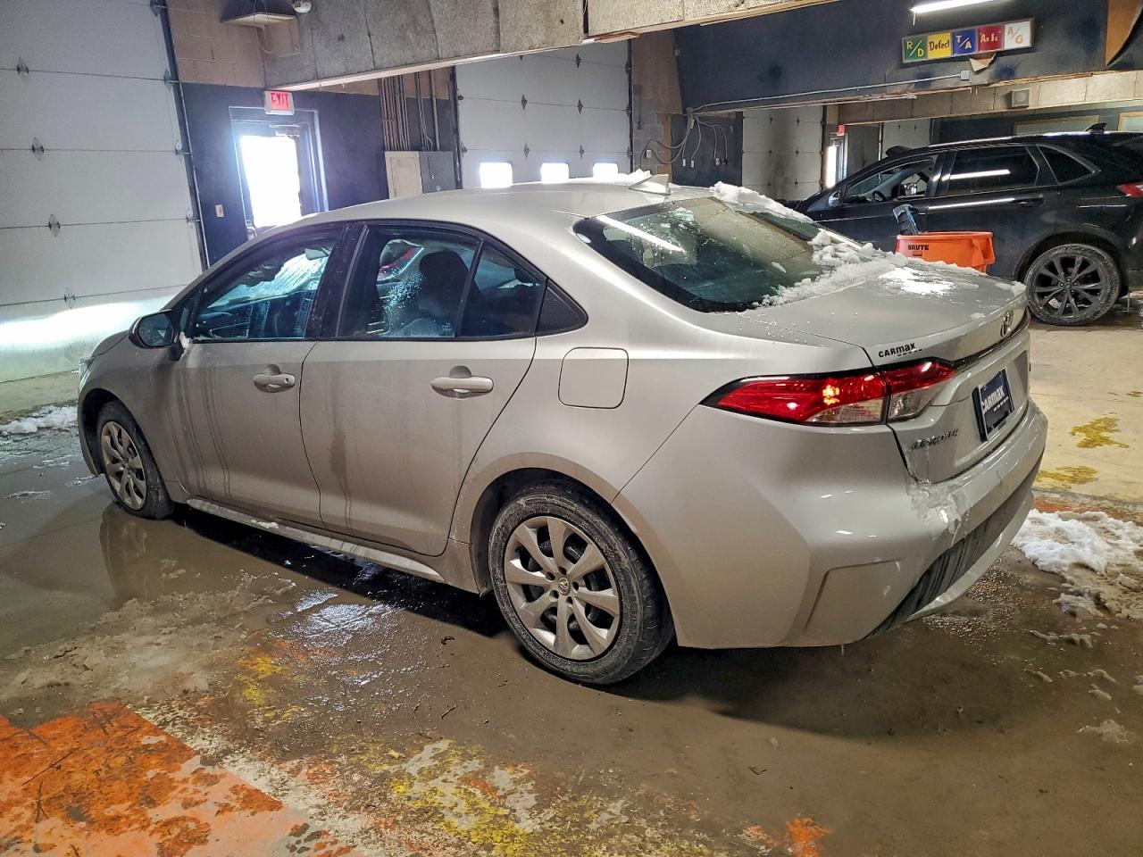 2022 TOYOTA COROLLA LE photo 2
