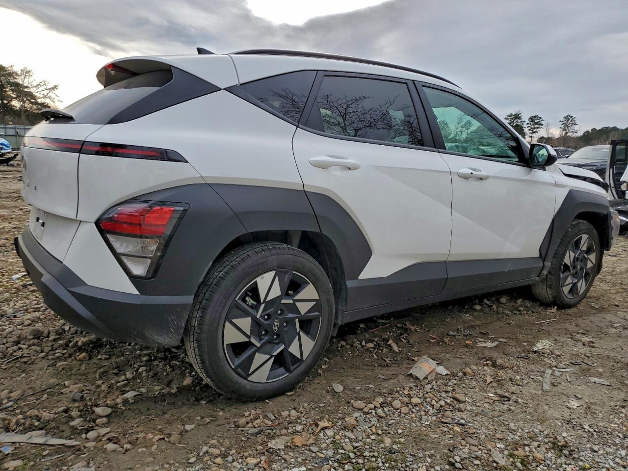 2025 HYUNDAI KONA SEL photo 5
