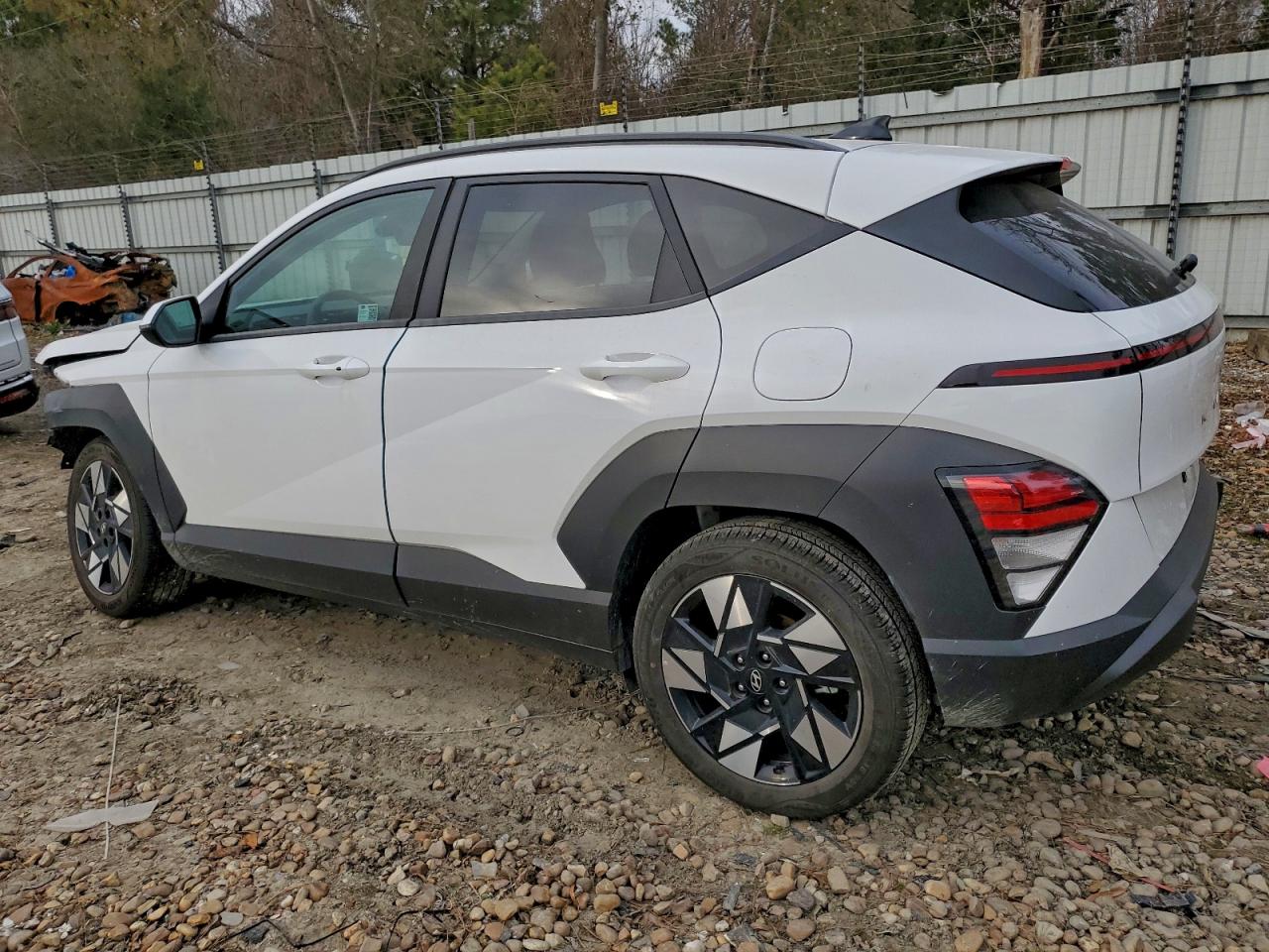 2025 HYUNDAI KONA SEL photo 3