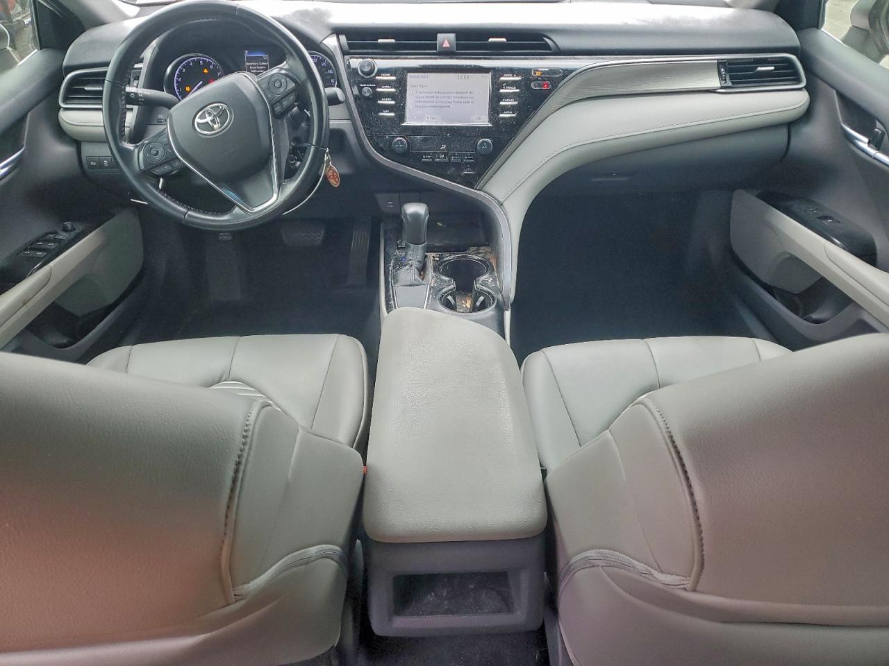 2019 TOYOTA CAMRY L photo 8