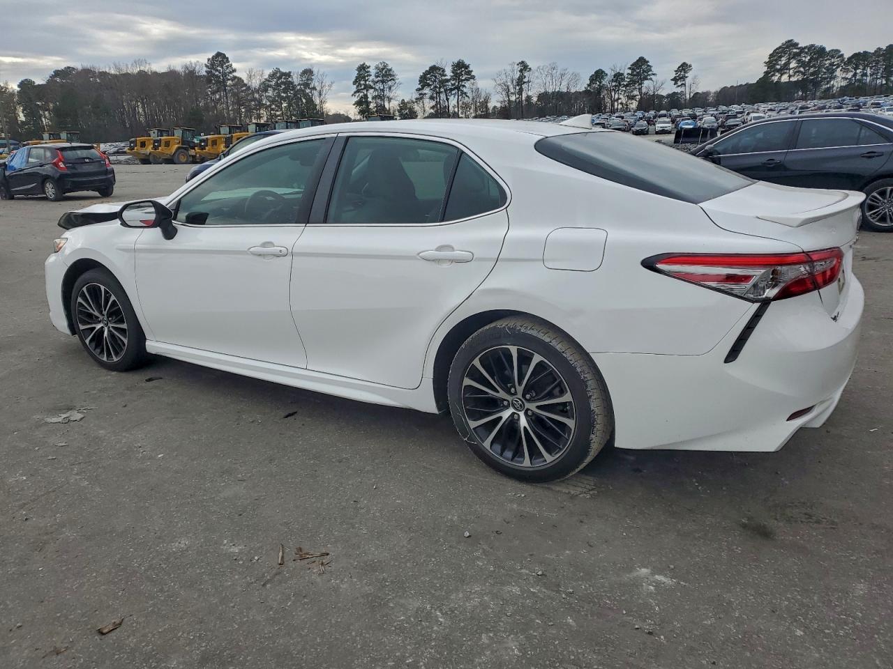 2019 TOYOTA CAMRY L photo 2