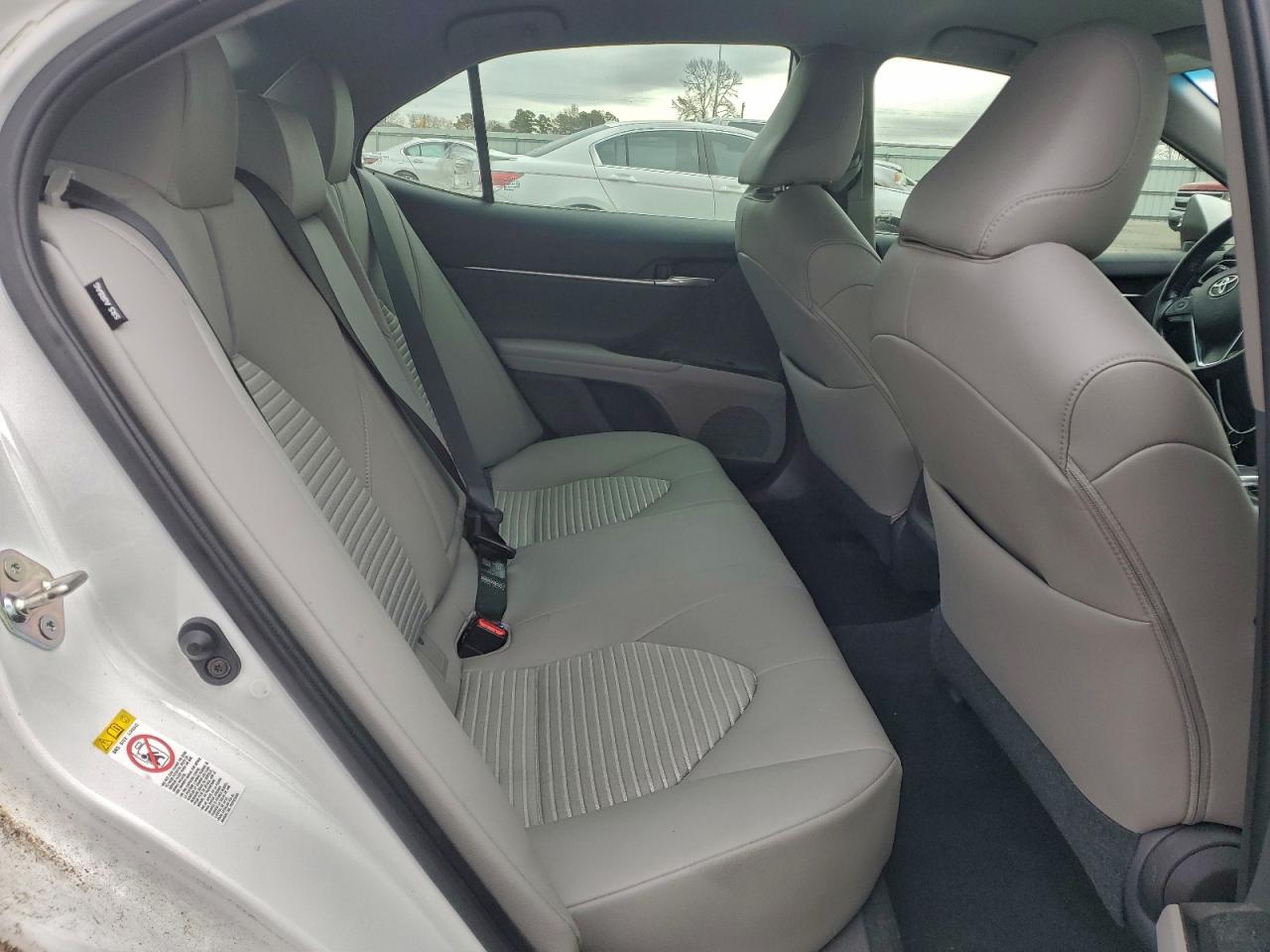 2019 TOYOTA CAMRY L photo 10
