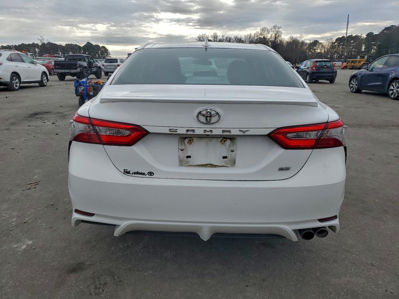 2019 TOYOTA CAMRY L photo 6