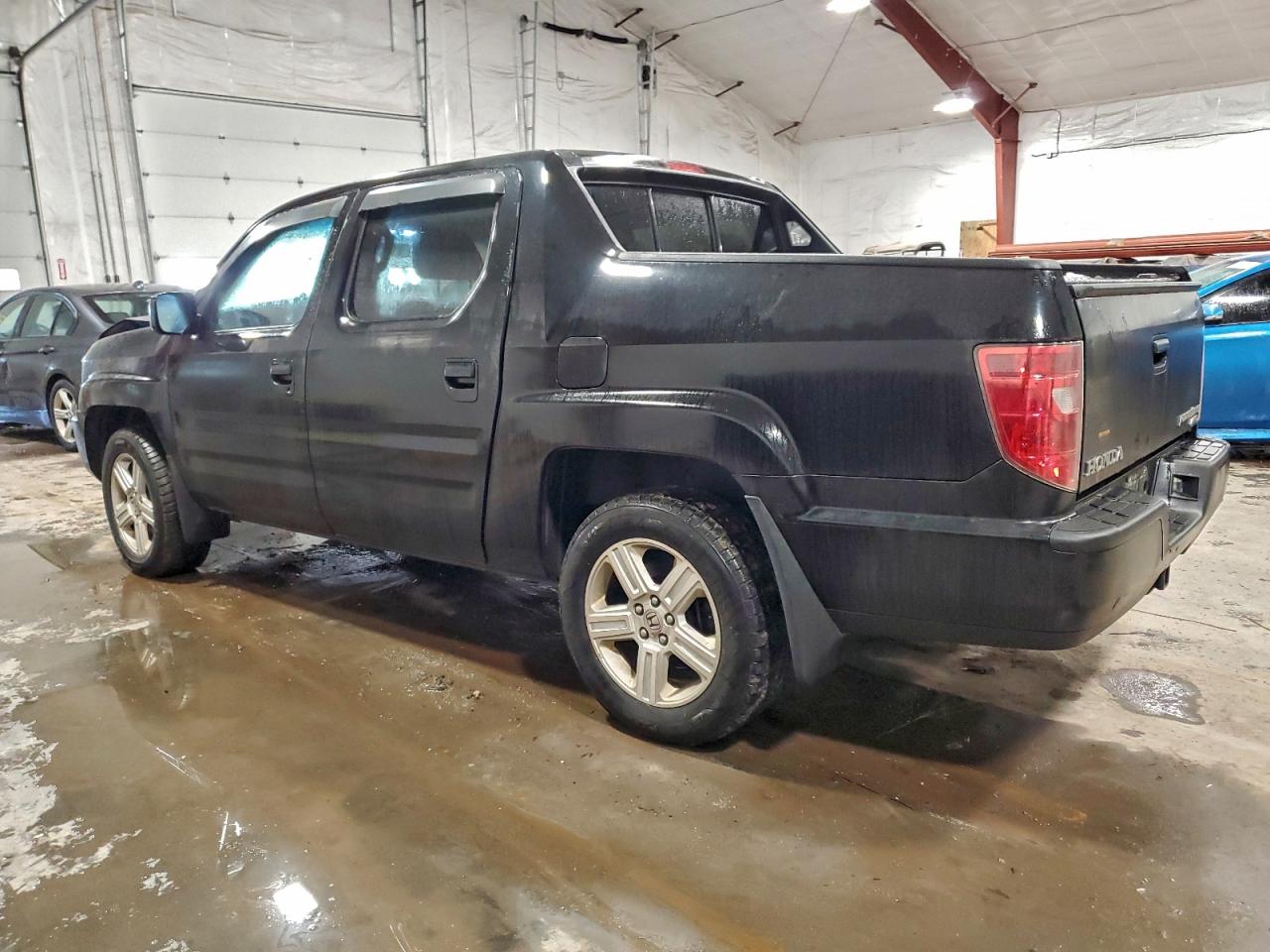 2011 HONDA RIDGELINE RTL photo 2
