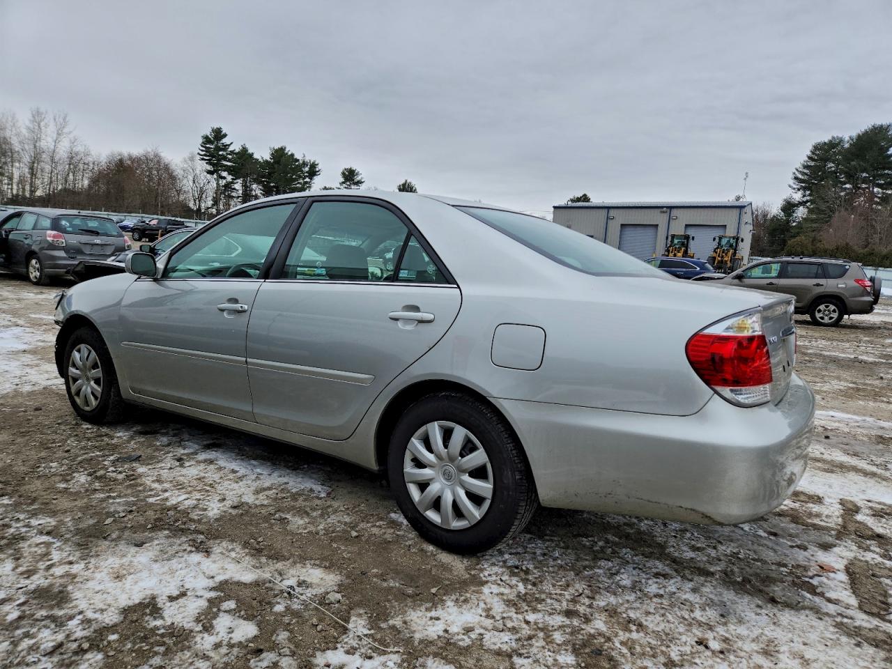 2005 TOYOTA CAMRY LE photo 4