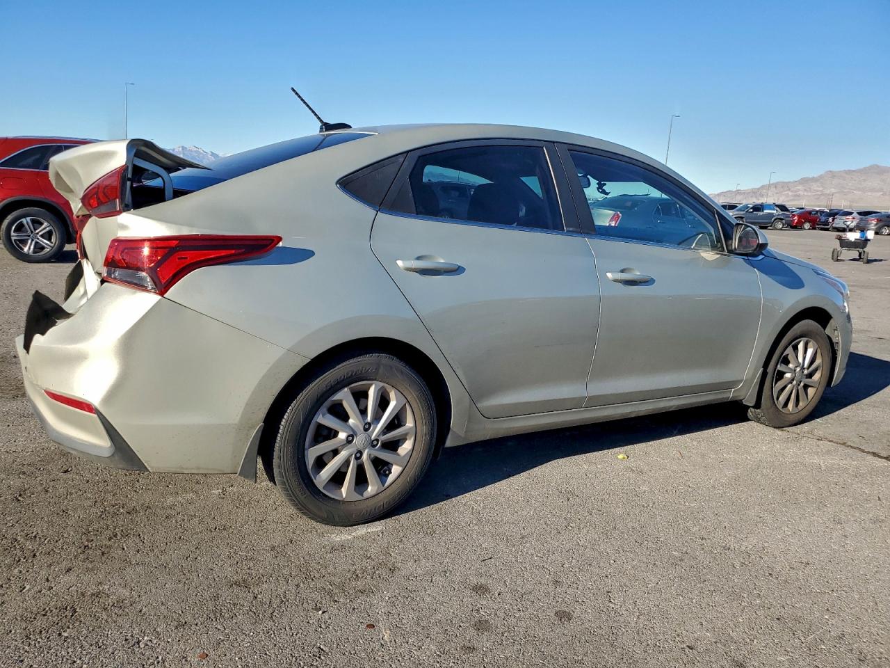2019 HYUNDAI ACCENT SE photo 5