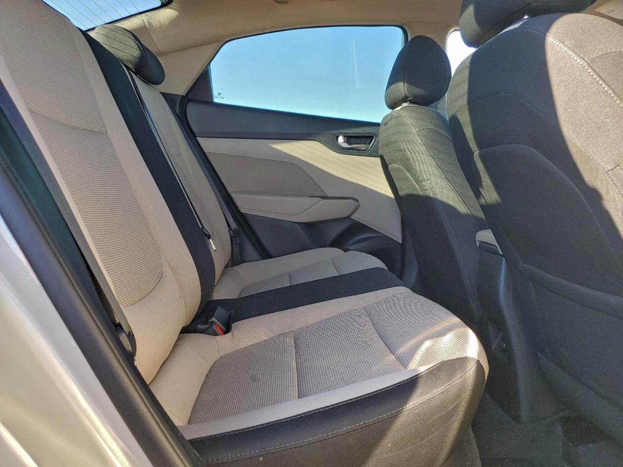 2019 HYUNDAI ACCENT SE photo 19