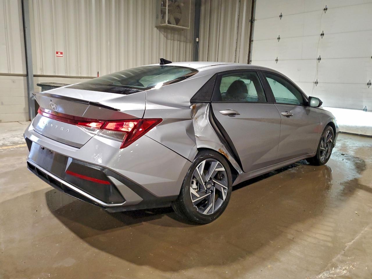 2025 HYUNDAI ELANTRA SEL SPORT photo 3