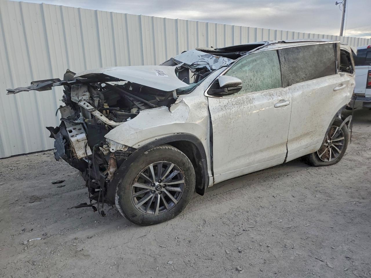 2017 TOYOTA HIGHLANDER