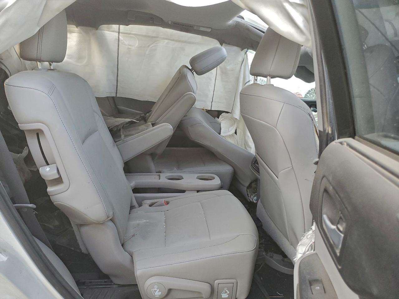 2017 TOYOTA HIGHLANDER SE photo 11