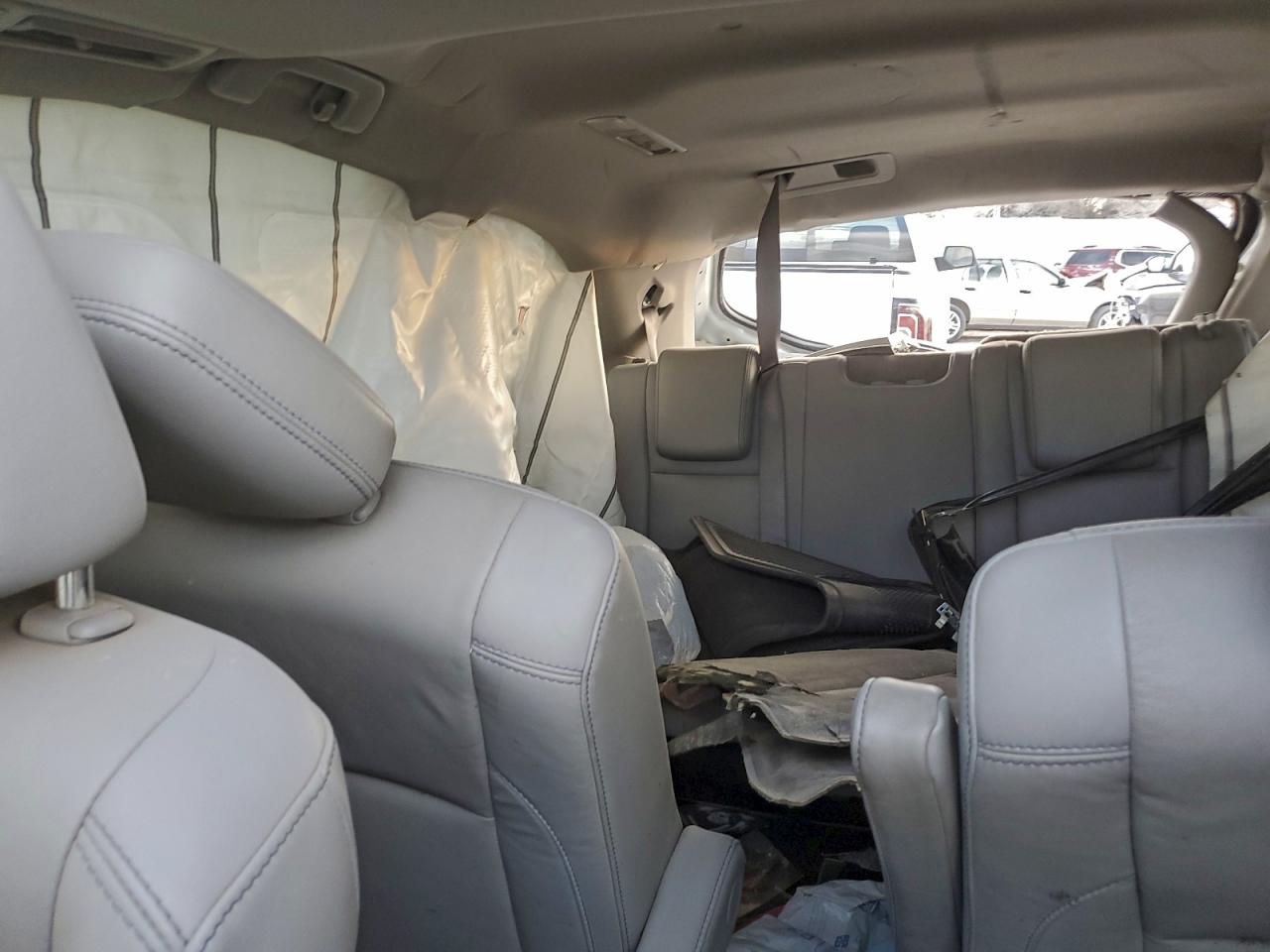 2017 TOYOTA HIGHLANDER SE photo 10