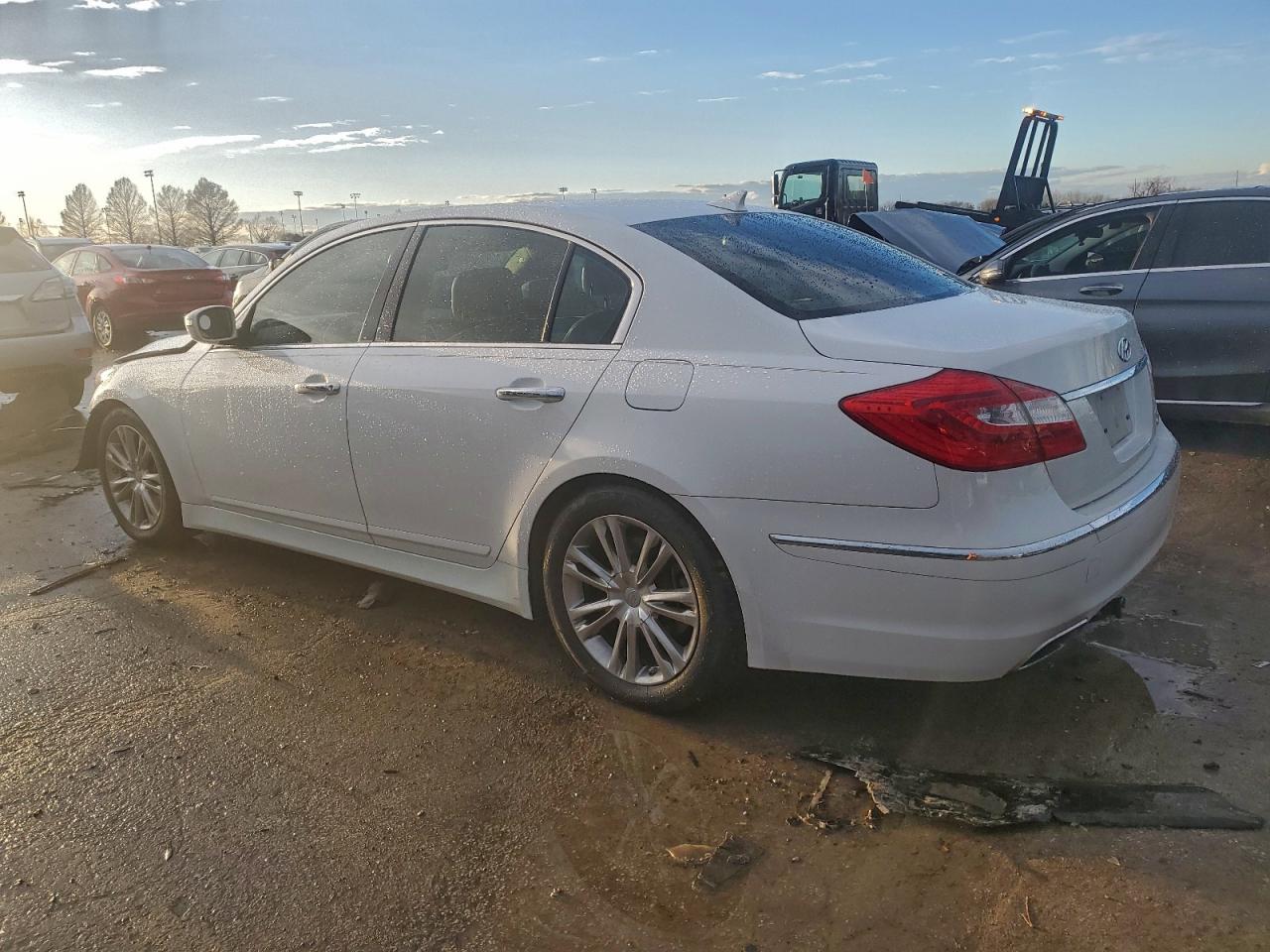2013 HYUNDAI GENESIS 3.8L photo 3
