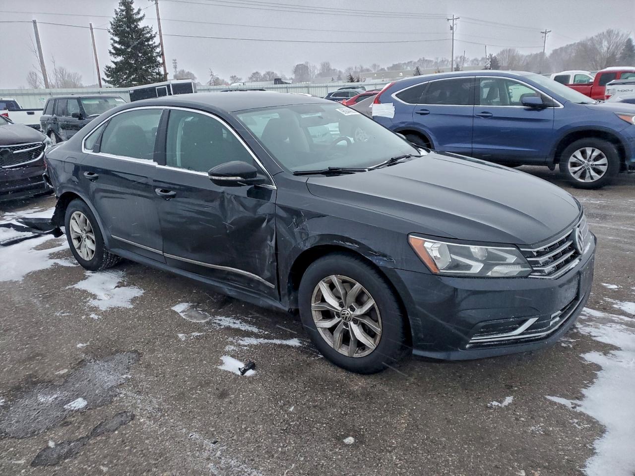 2017 VOLKSWAGEN PASSAT S photo 4