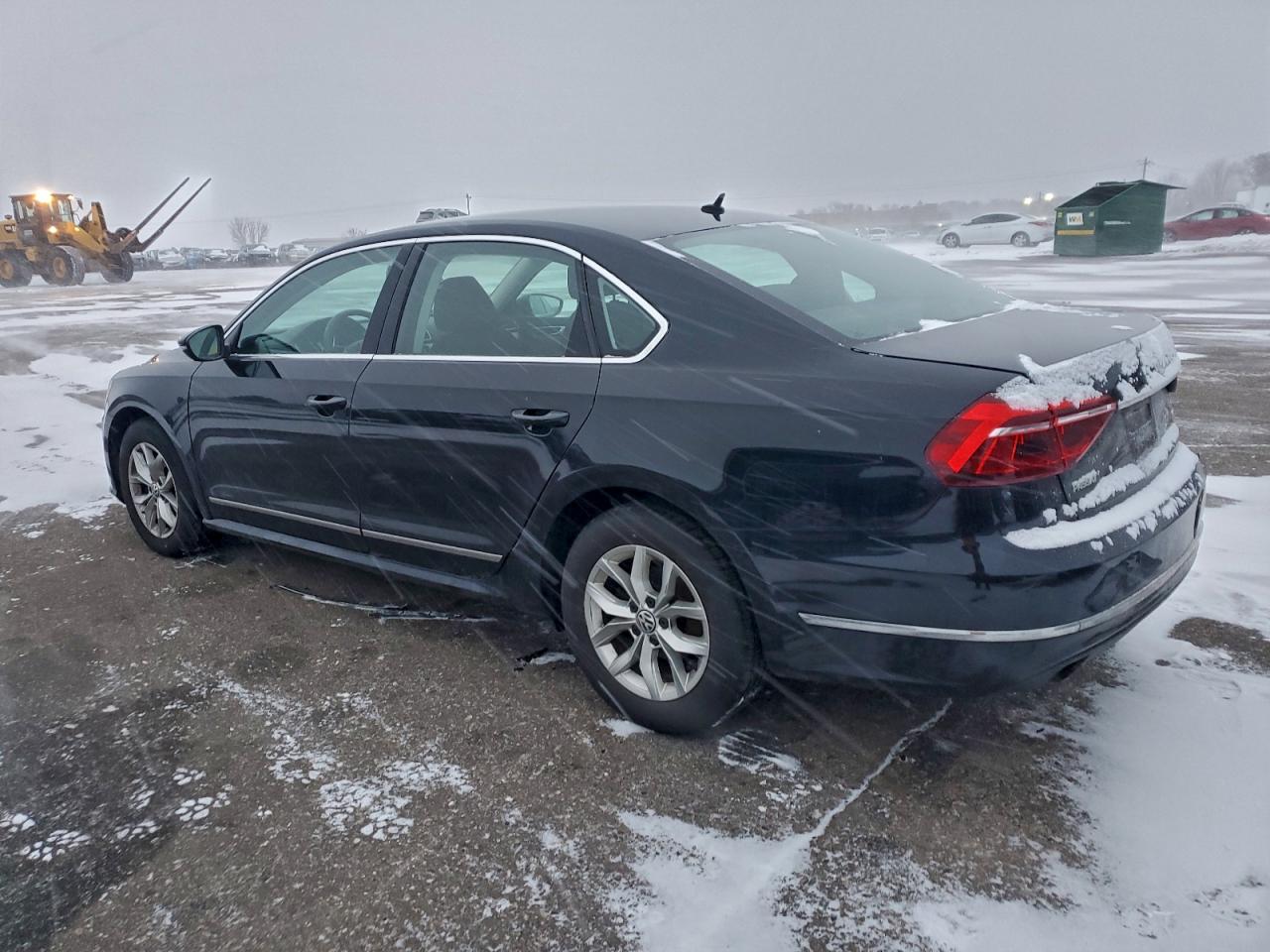 2017 VOLKSWAGEN PASSAT S photo 2
