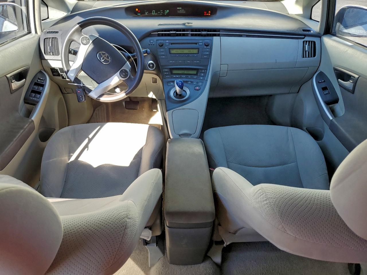 2010 TOYOTA PRIUS photo 8