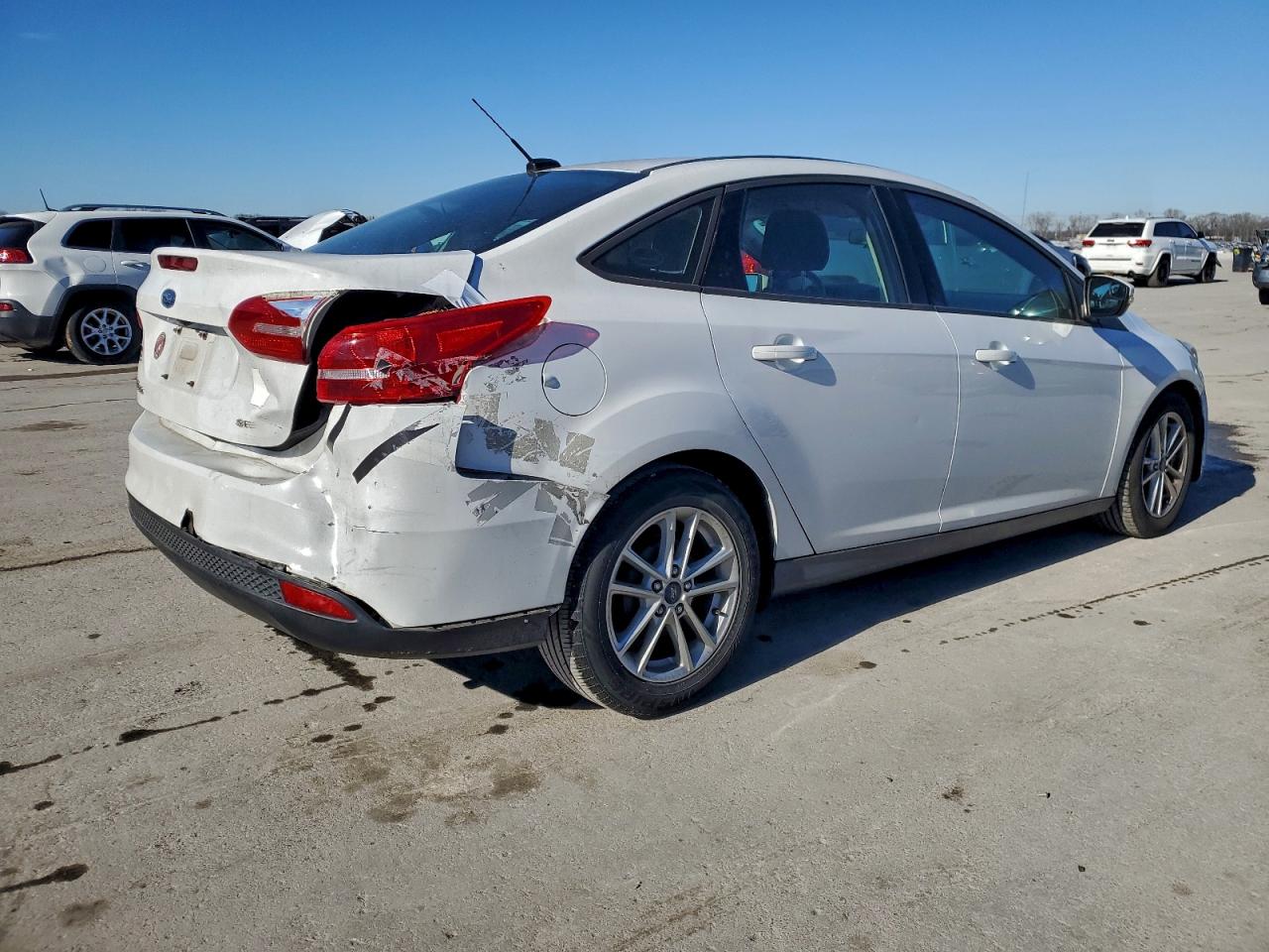 2017 FORD FOCUS SE photo 5
