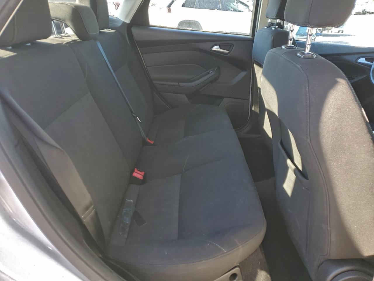 2017 FORD FOCUS SE photo 19