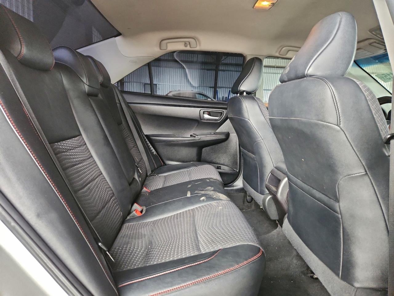 2015 TOYOTA CAMRY HYBRID photo 19