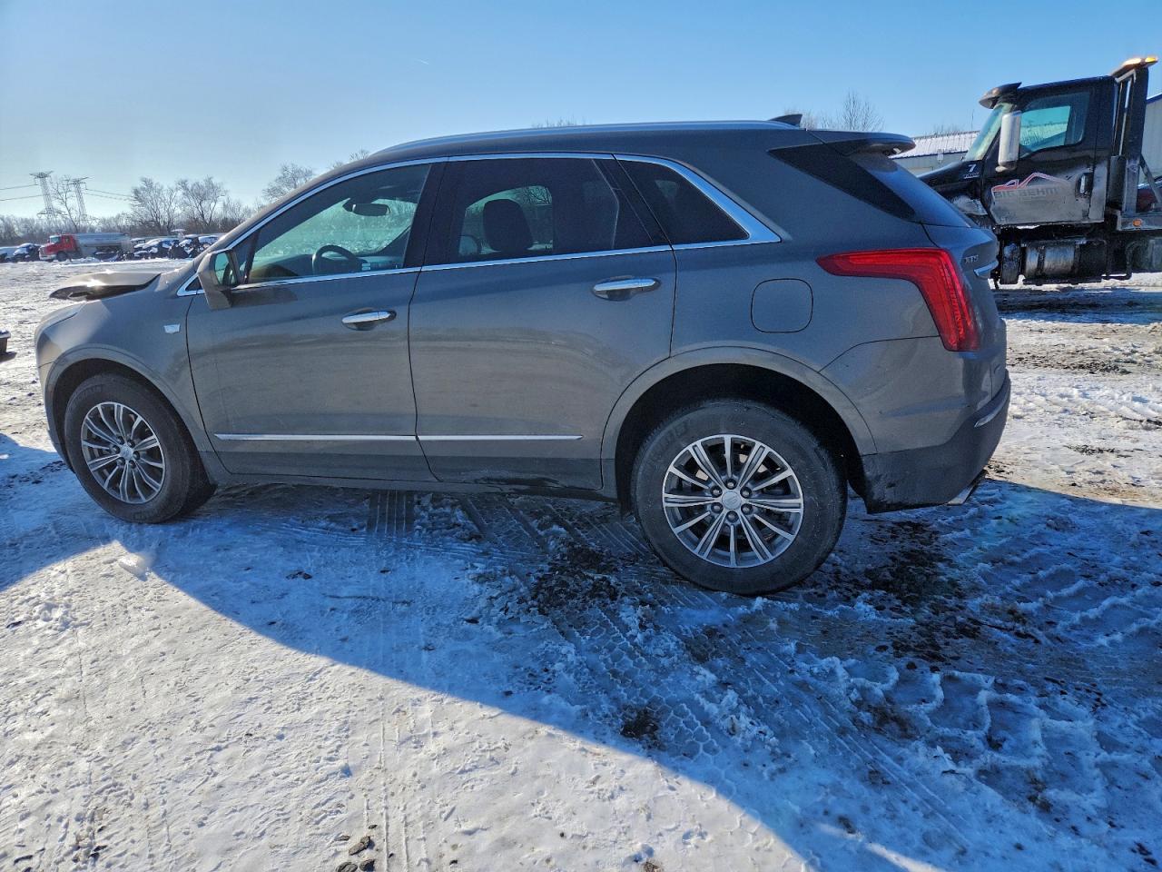 2018 CADILLAC XT5 LUXURY photo 2