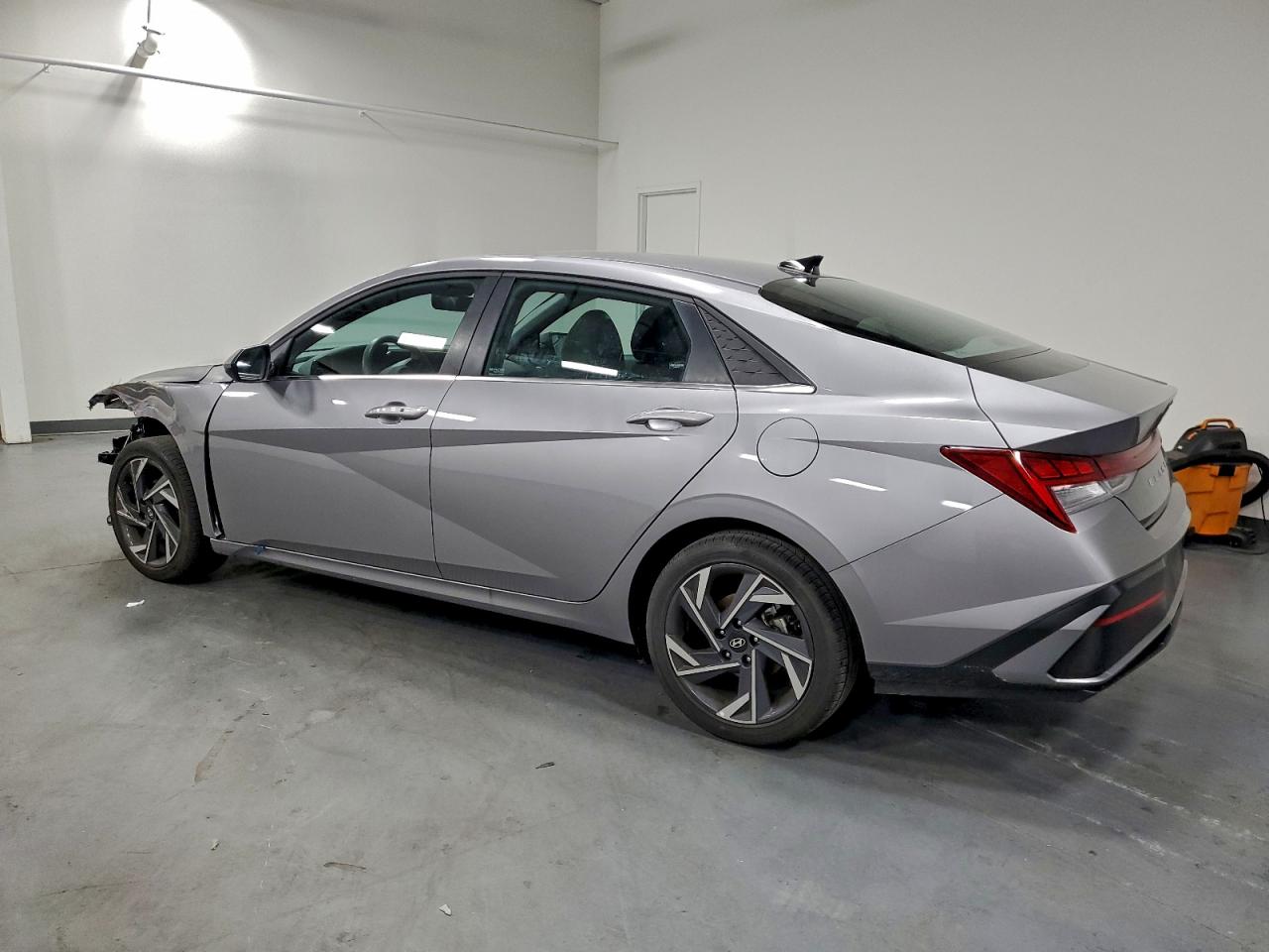 2025 HYUNDAI ELANTRA SEL photo 3