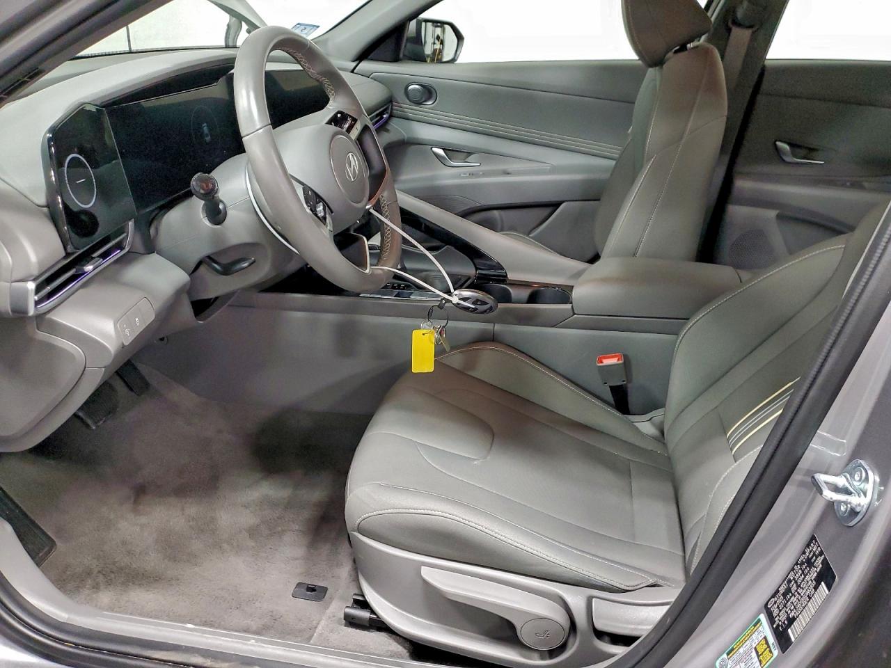 2025 HYUNDAI ELANTRA SEL photo 13