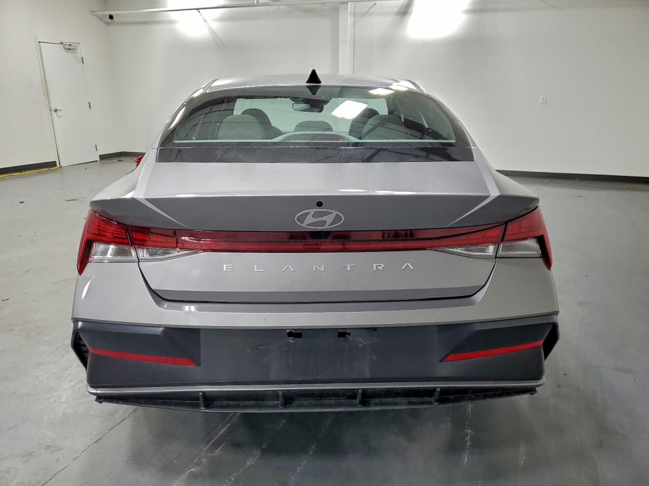 2025 HYUNDAI ELANTRA SEL photo 11