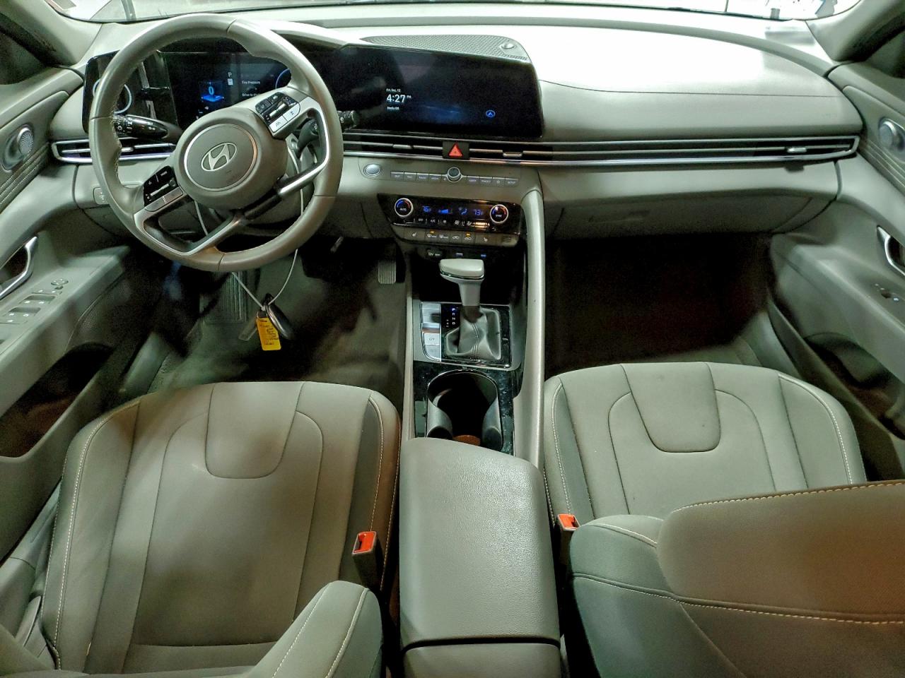 2025 HYUNDAI ELANTRA SEL photo 15