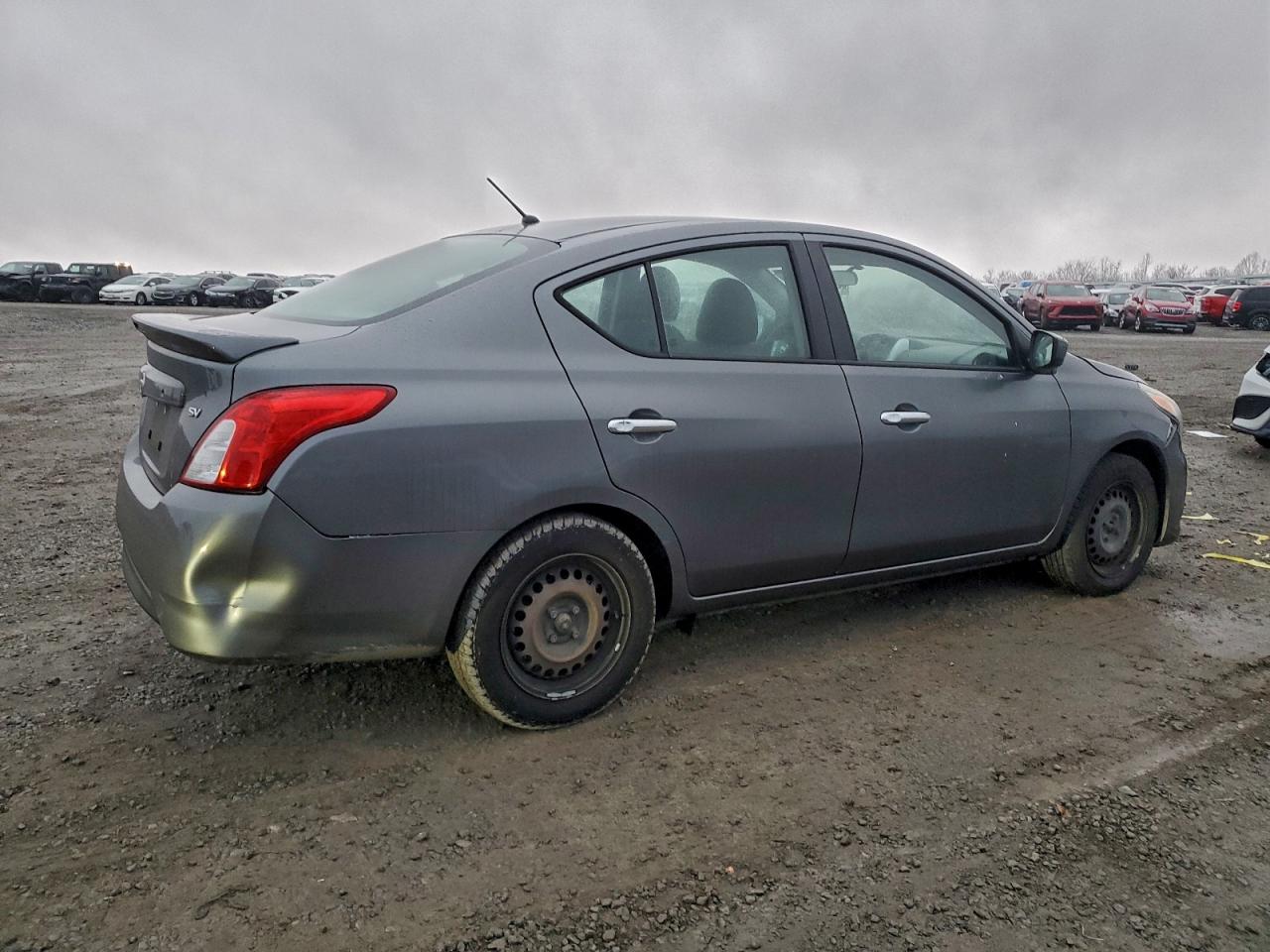 2018 NISSAN VERSA S photo 5
