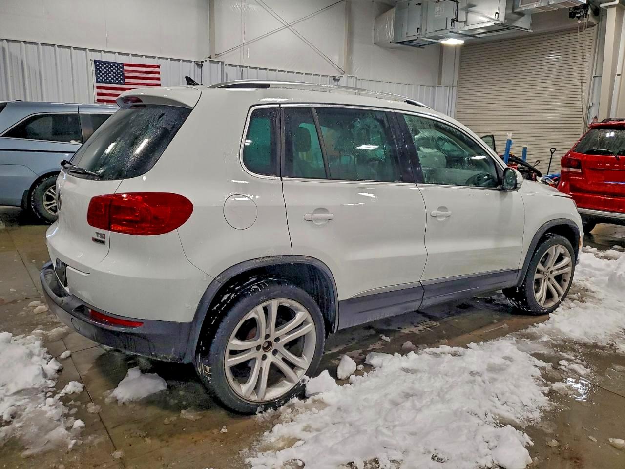 2016 VOLKSWAGEN TIGUAN S photo 5