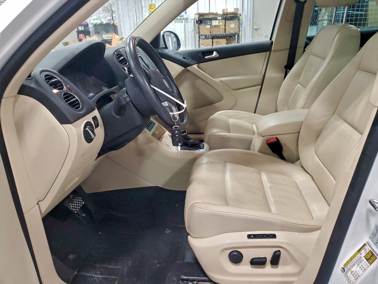 2016 VOLKSWAGEN TIGUAN S photo 13