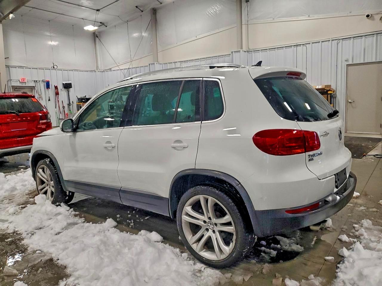 2016 VOLKSWAGEN TIGUAN S photo 3