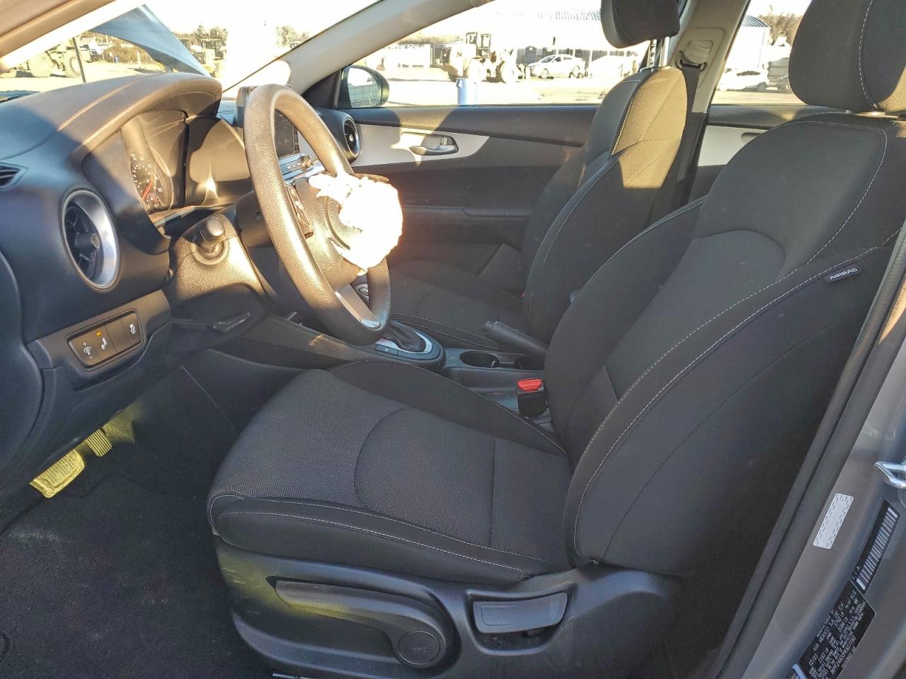 2023 KIA FORTE LXS photo 13