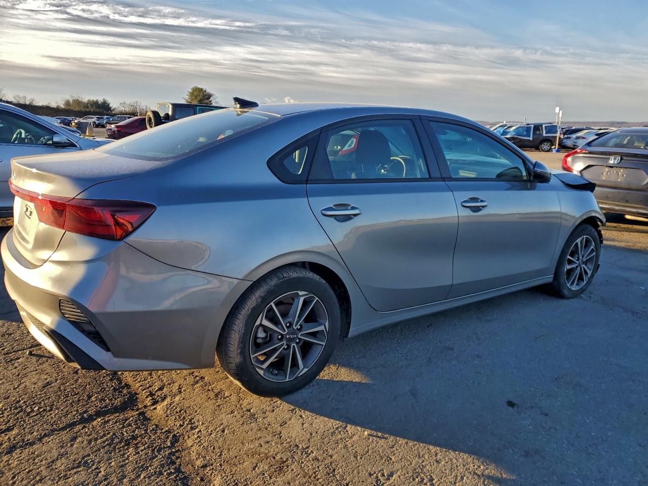 2023 KIA FORTE LXS photo 5