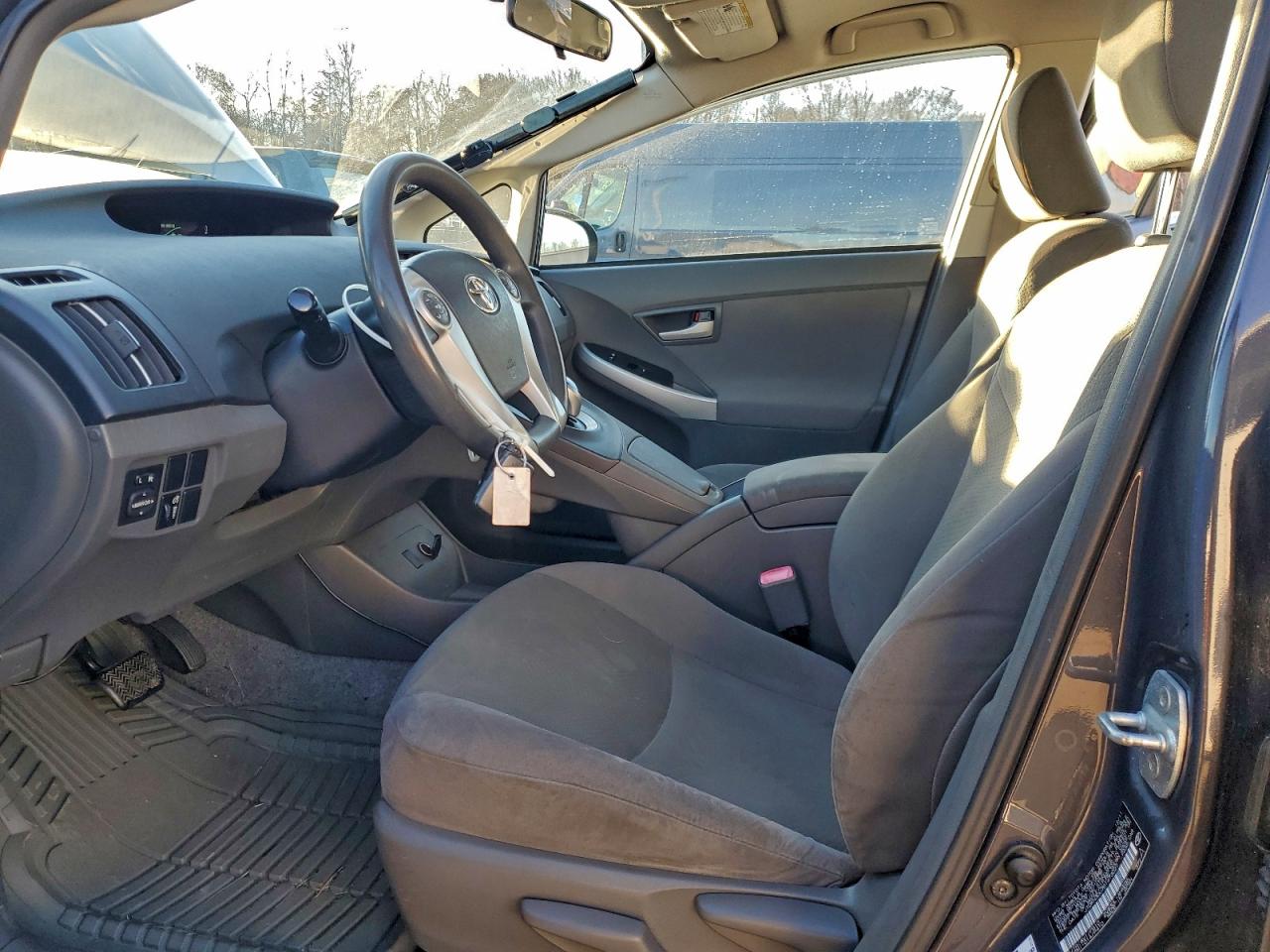 2011 TOYOTA PRIUS photo 13