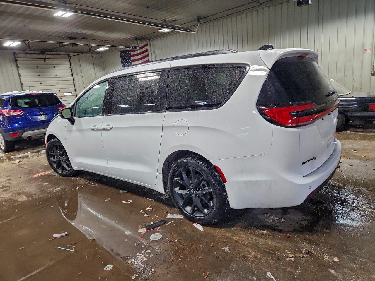 2026 CHRYSLER PACIFICA LIMITED photo 3